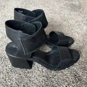 Sorel black wedge sandal size 11